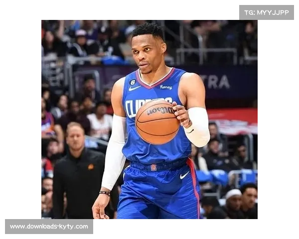 国王队操作混乱威少替补定位引发球迷强烈抗议与质疑