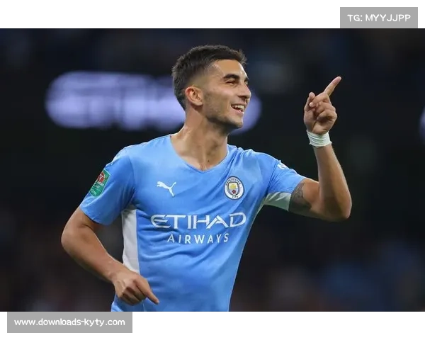 费兰-托雷斯完成双响后指向天空,纪念去世的祖父 费兰-托雷斯完成双响后指向天空,纪念去世的祖父